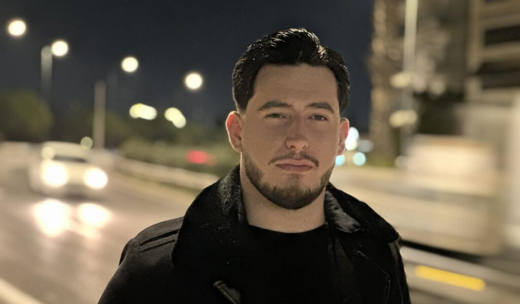 Μάριος Τσιλιγιάννης: Κερδίζει τις εντυπώσεις με τo single «Παραλιακή»!