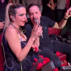 Ο Αλέξανδρος Τσουβέλας πήγε στην Κατερίνα Λιόλιου και τραγούδησε Σώτη Βολάνη (βίντεο)