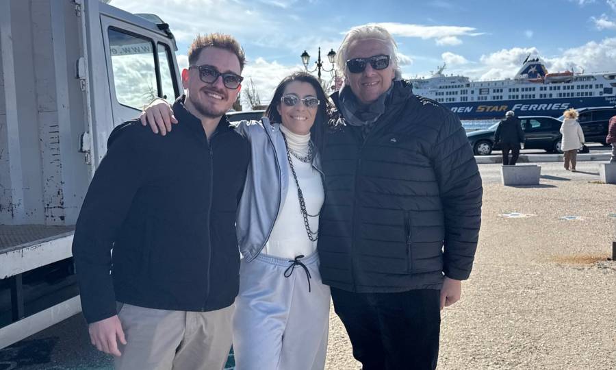 Τζένη Γεωργιάδη: Πρωταγωνίστησε στο Τηνιακό Καρναβάλι και δέχτηκε δημοσίως το συγκινητικό ευχαριστώ του Δημάρχου Τήνου (βίντεο)