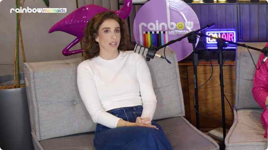 Έλενα Χαραλαμπούδη: Ήμουν ολόγυμνη στη σκηνή και ήταν η μαμά μου με τον μπαμπά μου στην πρώτη θέση (βίντεο)