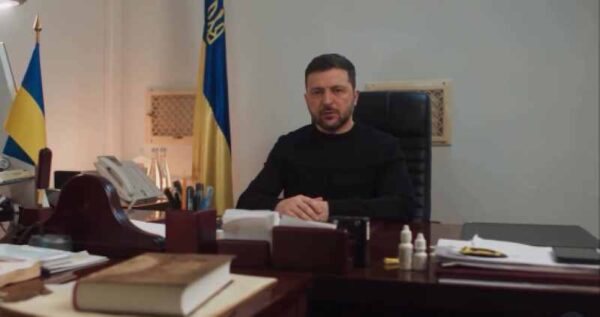 Ο Ζελένσκι δείχνει πρώτη φορά το καταφύγιο του Προεδρικού Μεγάρου -“Εδώ άκουσα πρώτη φορά το ”Βολοντίμιρ, υπάρχει απειλή”