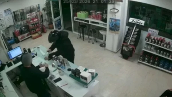 Αγρίνιο – Ληστεία σε βενζινάδικο: O δράστης μετάνιωσε, εξομολογήθηκε και παραδόθηκε με τον ιερέα του στην Aστυνομία