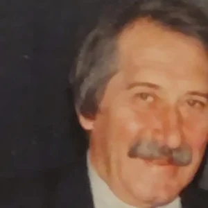 Πέθανε ο δημοσιογράφος Αντώνης Κούρτης – Ήταν κυβερνητικός εκπρόσωπος στην κυβέρνηση του Ανδρέα Παπανδρέου