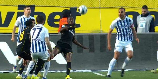 Ο Άρης των δέκα παικτών «πέταξε» δύο πέναλτι και έμεινε στο μηδέν με τον Ατρόμητο