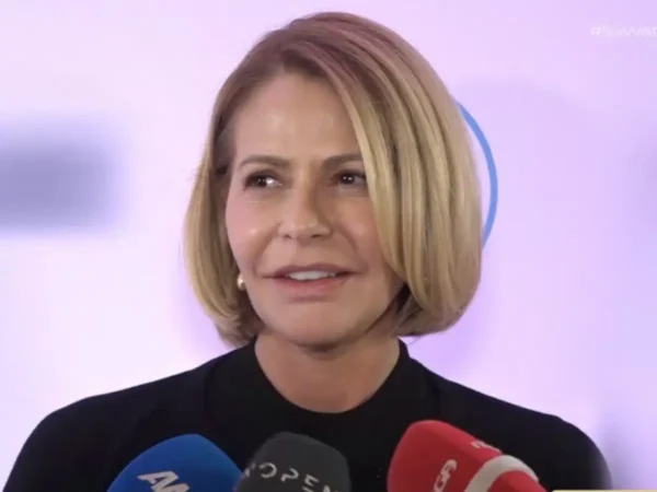 Τζένη Μπαλατσινού: Δεν είμαι η γυναίκα του Υπουργού , ούτε η γυναίκα κανενός (βίντεο)