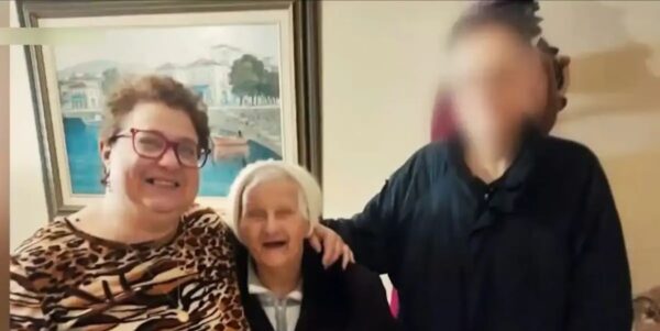 Ζωγράφου: «Ήμουν σίγουρος ότι ήταν νεκρές» – Η μαρτυρία του συγγενή που οδήγησε στην αποκάλυψη του θρίλερ με τις σορούς μητέρας και κόρης στο “σφραγισμένο” δωμάτιο (βίντεο)