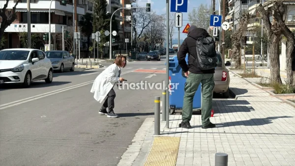Στο μικροσκόπιο η διαδρομή του 20χρονου που  δολοφονήθηκε  με μαχαίρι στην Καλαμαριά – Ταυτοποιήθηκε ένας ύποπτος – Το σενάριο της ενέδρας  – Δείτε τα βίντεο λίγο μετά την επίθεση