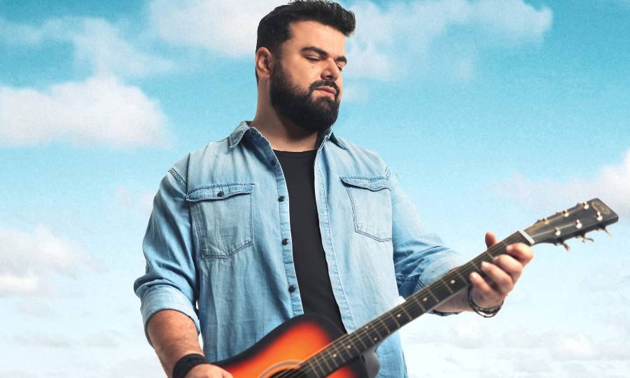 Ηλίας Καμπακάκης: Για μια special live εμφάνιση το Σάββατο που θα γίνει το «Simion» του απόλυτου party στον Πειραιά