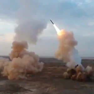 Το Ιράν δηλώνει ότι οι δυνάμεις του «περιμένουν» αμερικανικά χερσαία στρατεύματα, καθώς περισσότεροι πεζοναύτες φτάνουν στην περιοχή – Χτυπήσαμε βάση με αμερικανούς στρατιώτες στην Ιορδανία, ανακοίνωσε η Τεχεράνη