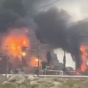 Το Ισραήλ έπληξε τη μεγαλύτερη εγκατάσταση φυσικού αερίου του Ιράν με την έγκριση των ΗΠΑ – Η Τεχεράνη προειδοποιεί για πλήγματα  σε χώρες του Κόλπου