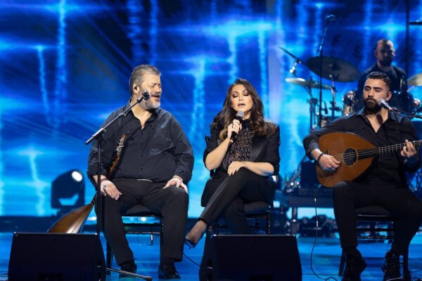 J2US 4oLive : Το πλουσιότερο και πιο ξέφρενο πάρτυ, με εκλεκτούς καλεσμένους, ερμηνείες φωτιά, λαϊκό και παραδοσιακό γλέντι και πολύ χορό!