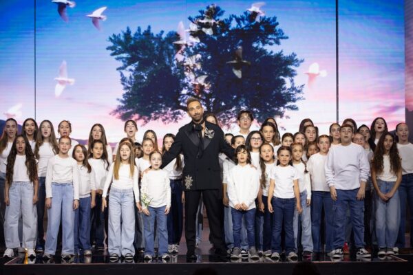 Συγκίνηση και καθηλωτικές στιγμές σ’ ένα  J2US που συνεπήρε με το συναίσθημά του απ’ το πρώτο λεπτό – Δείτε βίντεο