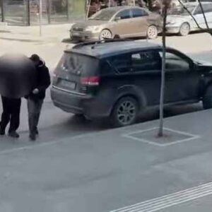 Πάνω από δύο λίτρα αίμα έχασε ο 20χρονος στη Θεσσαλονίκη, κοντά στην καρδιά το θανατηφόρο χτύπημα –Υπό δρακόντεια μέτρα  στα δικαστήρια ο 23χρονος δράστης  (βίντεο)