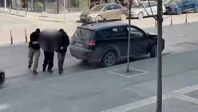 Πάνω από δύο λίτρα αίμα έχασε ο 20χρονος στη Θεσσαλονίκη, κοντά στην καρδιά το θανατηφόρο χτύπημα –Υπό δρακόντεια μέτρα  στα δικαστήρια ο 23χρονος δράστης  (βίντεο)