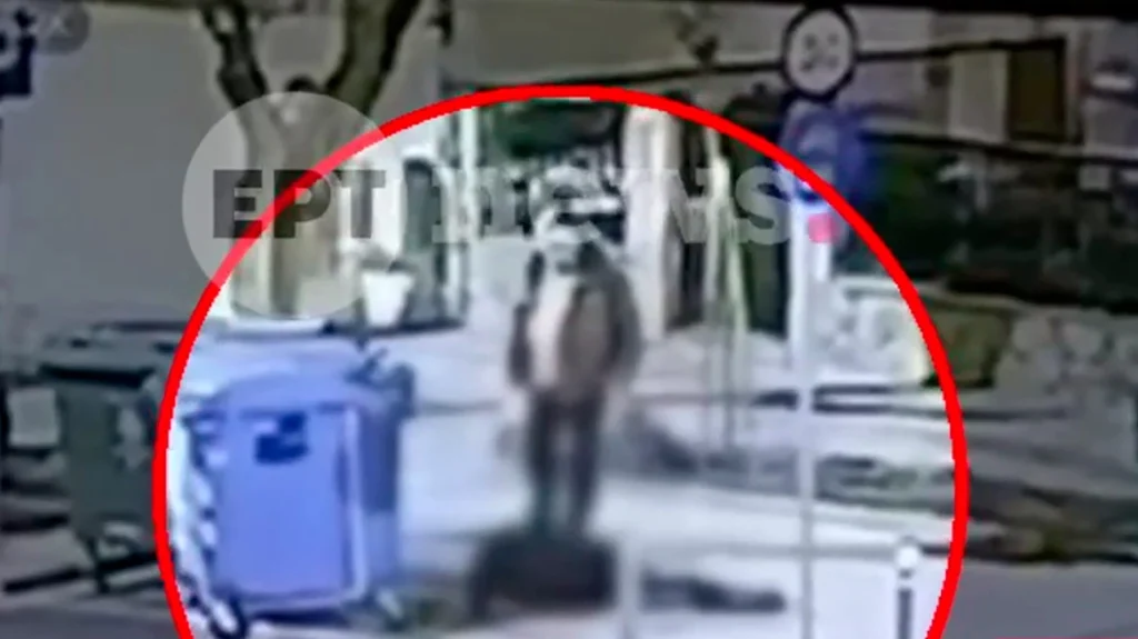 Θεσσαλονίκη: Βίντεο ντοκουμέντο από τη δολοφονική επίθεση με μαχαίρι  σε 20χρονο στην Καλαμαριά – Η στιγμή που αιμόφυρτος καταρρέει στο πεζοδρόμιο
