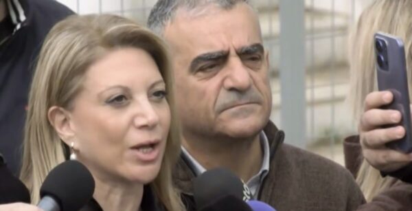 Καρυστιανού: Απόλυτη ντροπή και απαξίωση η αίθουσα του δικαστηρίου – Είμαστε στιβαγμένοι σαν σαρδέλες, δεν μπορεί να γίνει έτσι δίκη (βίντεο)