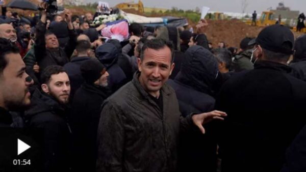 Βηρυττός: Πλήθος κόσμου στις κηδείες  των τριών δημοσιογράφων που σκοτώθηκαν σε ισραηλινή επιδρομή