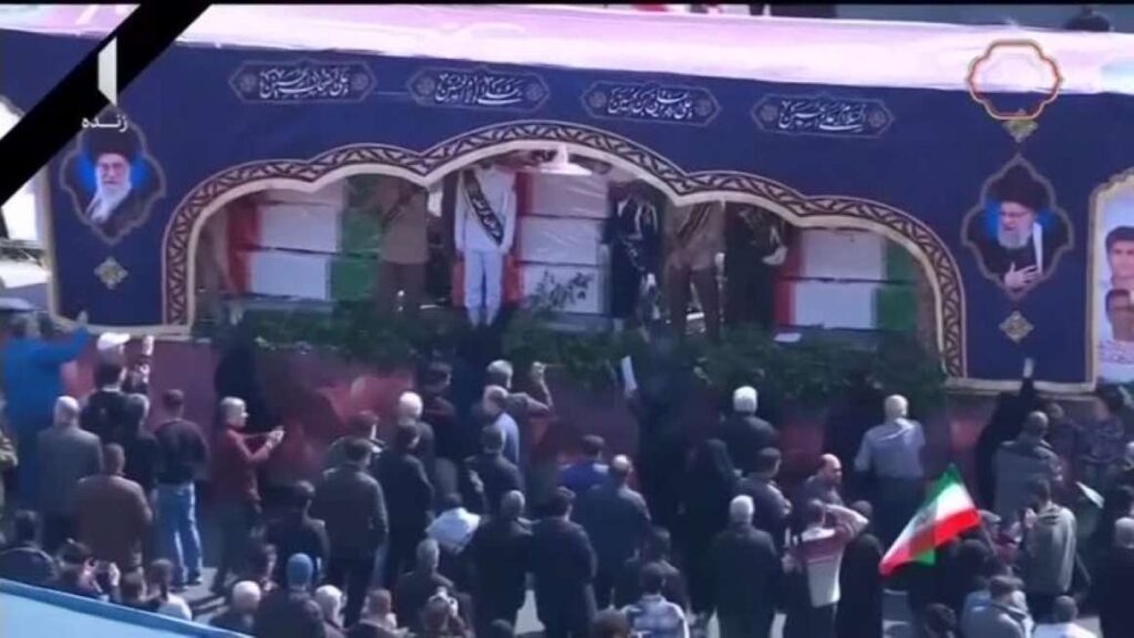 Πλήθος κόσμου στις κηδείες  του Ιρανού Αρχηγού Ασφαλείας, Αλί Λαριτζανί, του γιού του και 84 ναυτικών (βίντεο)