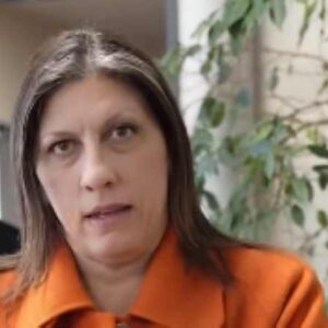 Κωνσταντοπούλου: Νέο βίντεο στα δικαστήρια της Λάρισας – «Ελάτε λίγο μαζί μου, κοιτάξτε εμένα»