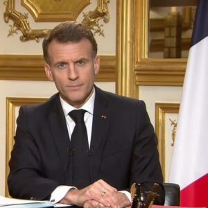 Διάγγελμα Μακρόν για τη Μέση Ανατολή: Στέλνουμε εναέρια μέσα και φρεγάτα στην Κύπρο