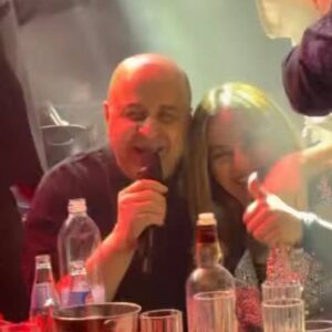 Μάρκος Σεφερλής: Σε ρόλο τραγουδιστή… στο πλευρό της Κατσίγιαννη- Αποθεώθηκε για την ερμηνεία του (βίντεο)