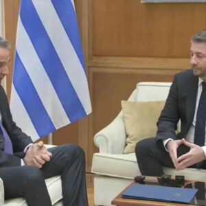 Ενημέρωση του προέδρου του ΠΑΣΟΚ από τον Πρωθυπουργό για τις εξελίξεις στη Μ. Ανατολή – Ο διάλογος πριν από τη συνάντηση (βίντεο)