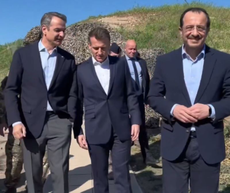 H ανάρτηση Μακρόν στα ελληνικά με Χριστοδουλίδη και Μητσοτάκη:  Εργαζόμαστε για την ασφάλεια γύρω από την Κύπρο, στην Ανατολική Μεσόγειο