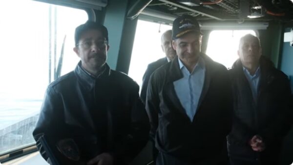 Κυρ. Μητσοτάκης και Ν. Χριστοδουλίδης επιθεώρησαν τη φρεγάτα «Κίμων» (βίντεο)