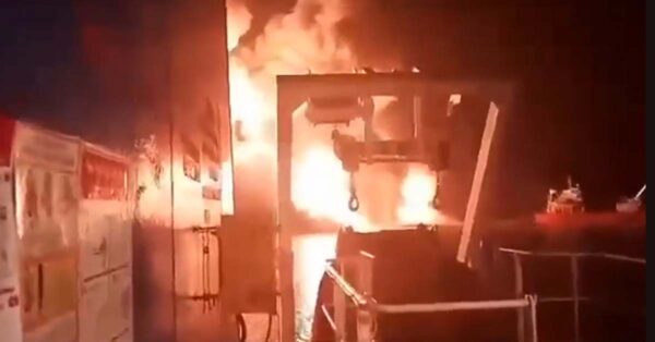 «Πού μας έχετε φέρει;»: Κραυγές απόγνωσης από Έλληνες ναυτικούς ενώ πέφτουν πύραυλοι δίπλα τους