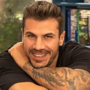 Άκης Πετρετζίκης: Η έκπληξη και το challenge για τα 42α γενέθλιά του (βίντεο)