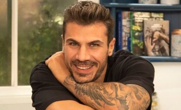 Άκης Πετρετζίκης: Η έκπληξη και το challenge για τα 42α γενέθλιά του (βίντεο)