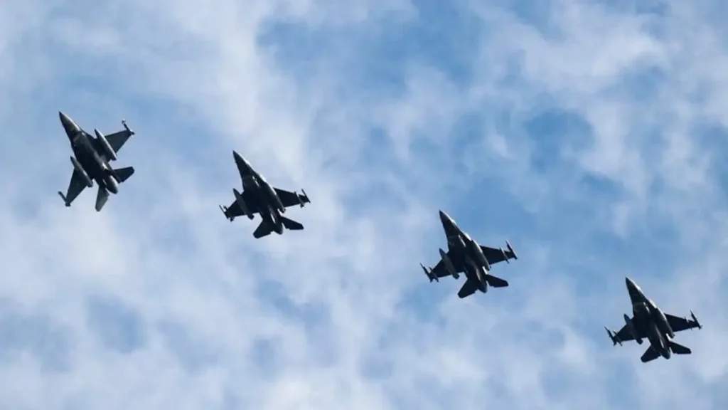 Συναγερμός στην Κύπρο για ύποπτο UAV: Απογειώθηκαν τα ελληνικά F-16: Πτήση της Aegean επέστρεψε στην Αθήνα – Το περιστατικό θεωρείται λήξαν, λέει η κυβέρνηση (βίντεο)