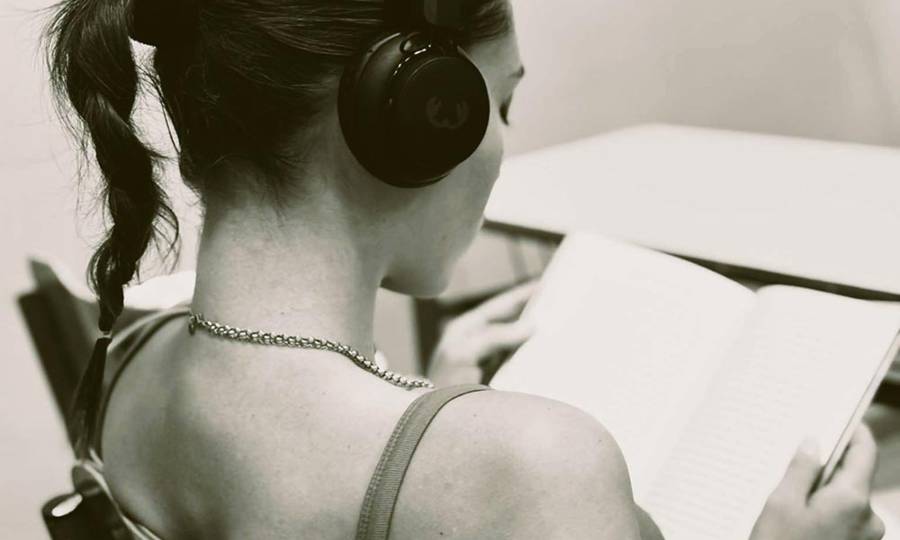 «Σε περιμένουμε καιρό»: Πρεμιέρα στο Επί Κολωνώ από την Act 0 Theatre Ensemble