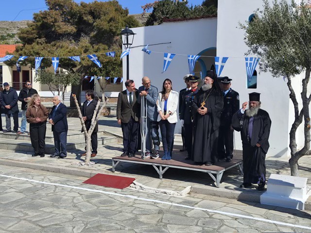 Κωνσταντίνος Σινάνης: Πρώτη δημόσια εμφάνιση μετά το χειρουργείο για την αφαίρεση όγκου – Κατέθεσε στεφάνι ο δήμαρχος Αγ. Ευστρατίου