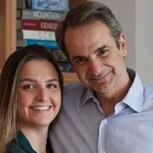 «Η ξεφτίλα δεν έχει όρια»: Η Σοφία Μητσοτάκη απαντά στα fake news για την επιστροφή της από το Ντουμπάι