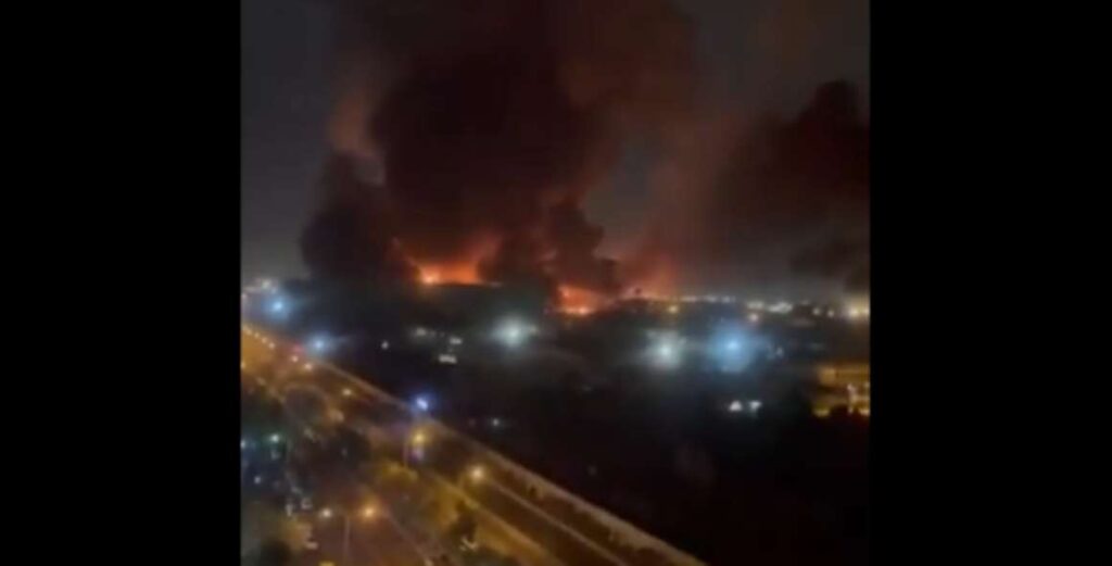 Ισχυρές εκρήξεις στην Τεχεράνη – Επίθεση του Ιράν  με drone στο αεροδρόμιο του Ντουμπάι και χτύπημα σε πετρελαιοφόρο στον Κόλπο