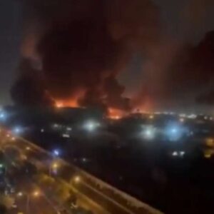 Ισχυρές εκρήξεις στην Τεχεράνη – Επίθεση του Ιράν  με drone στο αεροδρόμιο του Ντουμπάι και χτύπημα σε πετρελαιοφόρο στον Κόλπο