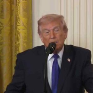 Ο Ντόναλντ Τραμπ προειδοποιεί το Ιράν για μεγαλύτερες επιθέσεις  με διάρκεια πάνω από 5 ενδομάδες καθώς ο πόλεμος κλιμακώνεται στη Μέση Ανατολή – Δεν αποκλείει και χερσαία επέμβαση