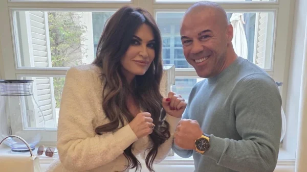 Ο Ζαμπίδης συνάντησε την Γκιλφόιλ και πόζαραν σε θέση… μάχης: Όταν ενώνουμε τις αξίες μας, το ταξίδι γίνεται πιο δυνατό