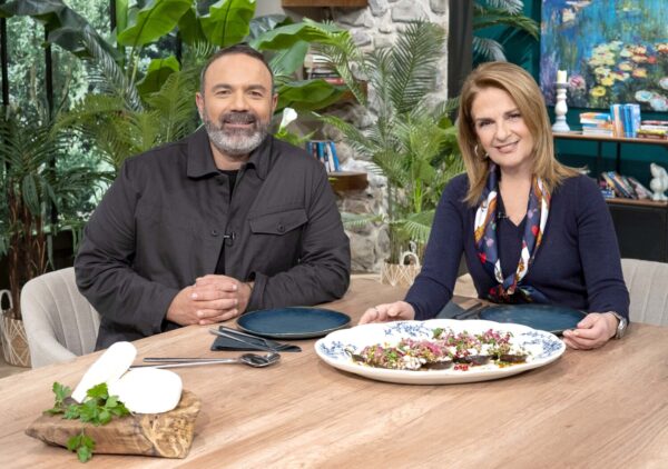 ΕΡΤ1: «ΠΟΠ Μαγειρική» με τον Ανδρέα Λαγό – Καλεσμένοι οι Κώστας Φαλελάκης, Νίκος Καραθάνος, Πέγκυ Σταθακοπούλου, Δήμητρα Στογιάννη, Δημήτρης Κανέλλος –  Aπό 16 έως 20.03.2026