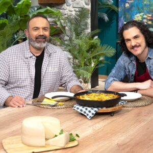 ΕΡΤ1: «ΠΟΠ Μαγειρική» με τον Ανδρέα Λαγό – Καλεσμένοι οι Αιμιλιανός Σταματάκης, Μικαέλα Θεοφίλου, Φωτεινή Μπαξεβάνη, Άγγελος Ανδριόπουλος, Λευτέρης Πράσινος – Aπό 23 έως 27.03.2026 23 Μαρτίου 2026