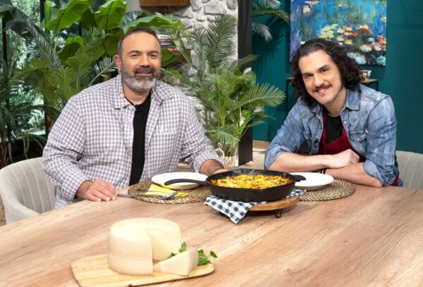 ΕΡΤ1: «ΠΟΠ Μαγειρική» με τον Ανδρέα Λαγό – Καλεσμένοι οι Αιμιλιανός Σταματάκης, Μικαέλα Θεοφίλου, Φωτεινή Μπαξεβάνη, Άγγελος Ανδριόπουλος, Λευτέρης Πράσινος – Aπό 23 έως 27.03.2026 23 Μαρτίου 2026