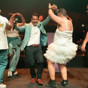 Μάκης is back – Κέρδισε το Εurojackpot και συνεχίζει να το γιορτάζει κερνώντας τους πάντες – Δείτε τι έγινε στη θεαματική επίσκεψή του στο Fuzz Club