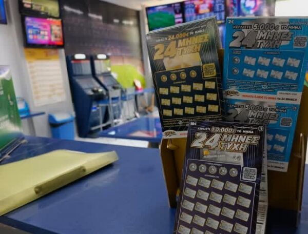 Υπερτυχερός παίκτης του ΣΚΡΑΤΣ κέρδισε 50.000 ευρώ κάθε μήνα για 2 χρόνια – Σε κατάστημα Allwyn της Πάτρας ο «χρυσός» λαχνός του «24 ΜΗΝΕΣ ΤΥΧΗ»