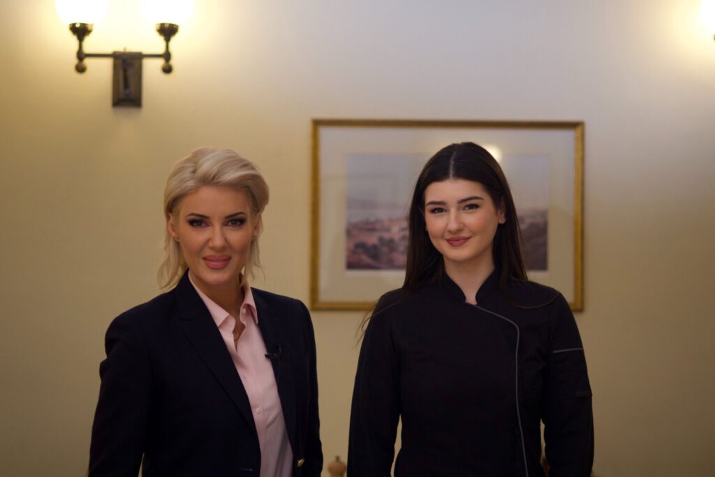 Κωνσταντίνα Μητσοτάκη: Η σεφ της Βουλής & η συγγένειά της με τον πρωθυπουργό στο νέο επεισόδιο του Faces – Δείτε το βίντεο