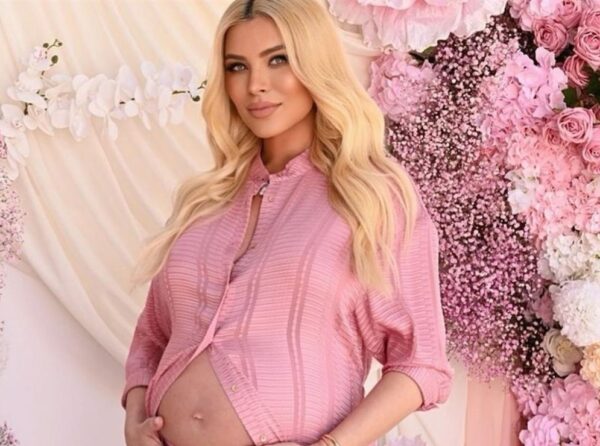 Κατερίνα Καινούργιου: Πανευτυχής με την κορούλα της – Η ανάρτηση του Παναγιώτη Κουτσουμπή  – Όσα αποκάλυψε ο μαιευτήρας της για τη γέννα (βίντεο)