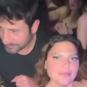 Δανάη Μπάρκα: Ο ξέφρενος χορός της με τον Αλέξη Γεωργούλη που θύμισε… «Είσαι το Ταίρι Μου» – Βίντεο