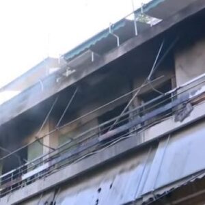Τραγωδία στην Κολωνό: Δύο νεκροί από φωτιά σε διαμέρισμα (βίντεο)