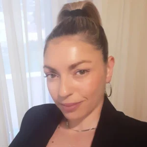 Κρήτη: Νεκρή με τραύμα από πυροβόλο όπλο μέσα στο αυτοκίνητο της βρέθηκε η Ελευθερία Γιακουμάκη που είχε εξαφανιστεί στο Ηράκλειο