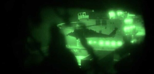 Βίντεο από τη στιγμή της κατάληψης του ιρανικού πλοίου από Αμερικανούς πεζοναύτες : «Ετοιμαζόμαστε για πυρά» – Με αντίποινα απειλεί το Ιράν